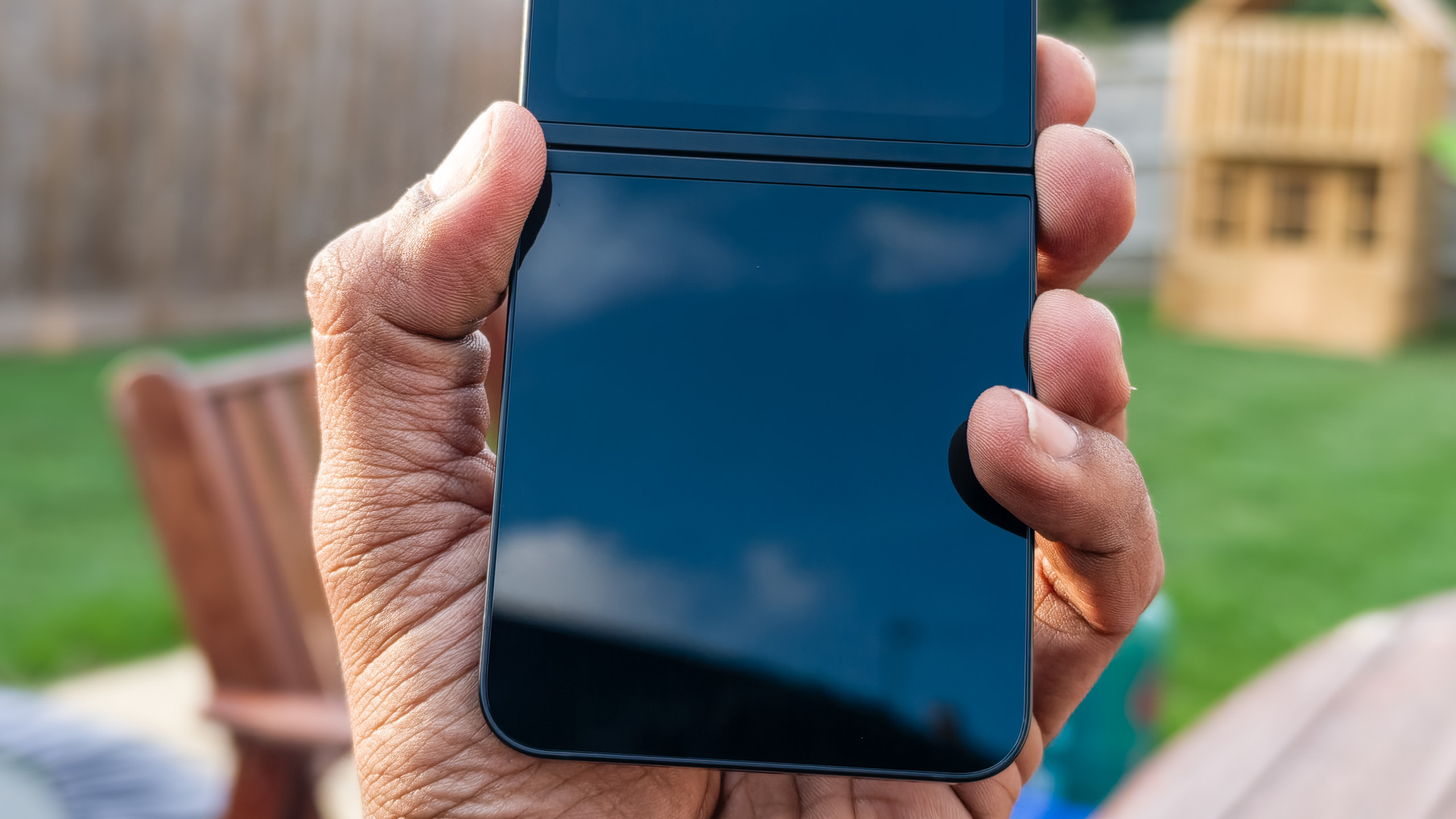 Samsung Galaxy Z Flip 7 FE in Black in the hand