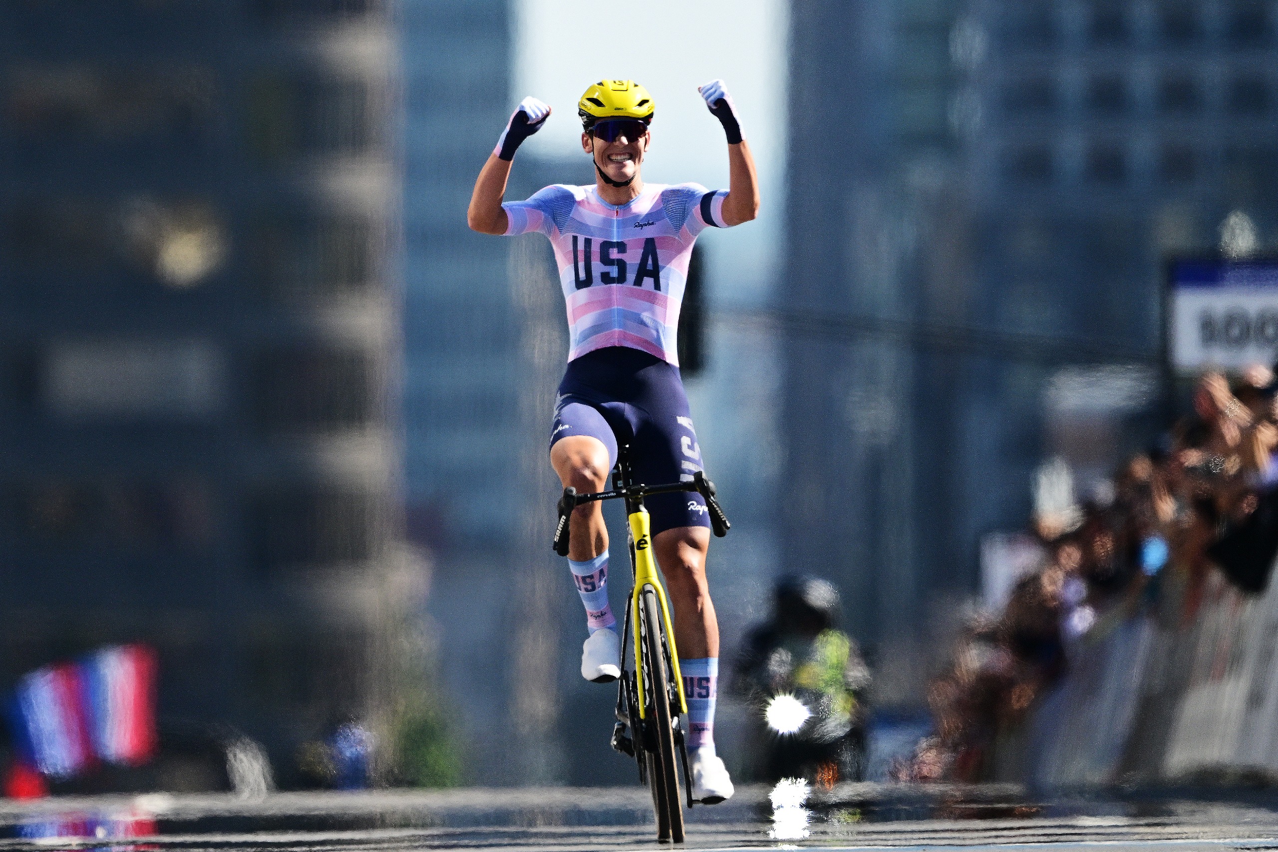 UCI Road World Championships: Ashlin Barry powers to under-23 men's title with 30-kilometre solo attack