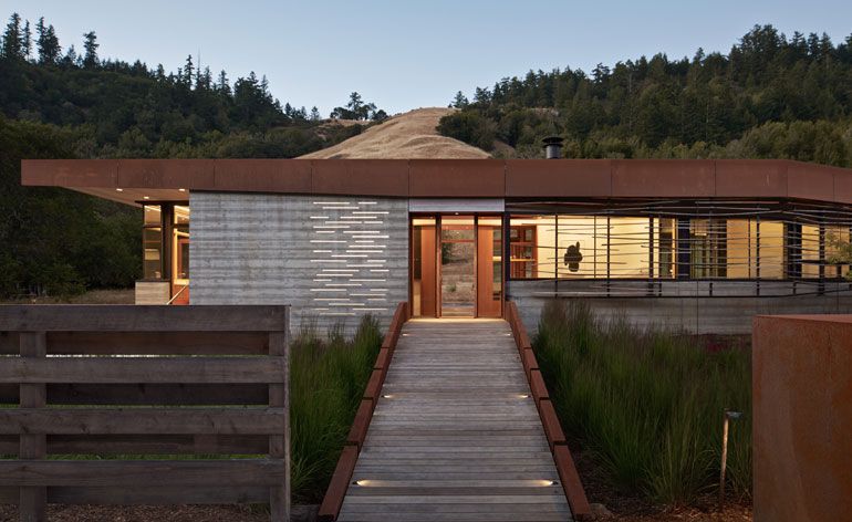 Sits a family residence designed by San Francisco-based practice Schwartz and Architecture