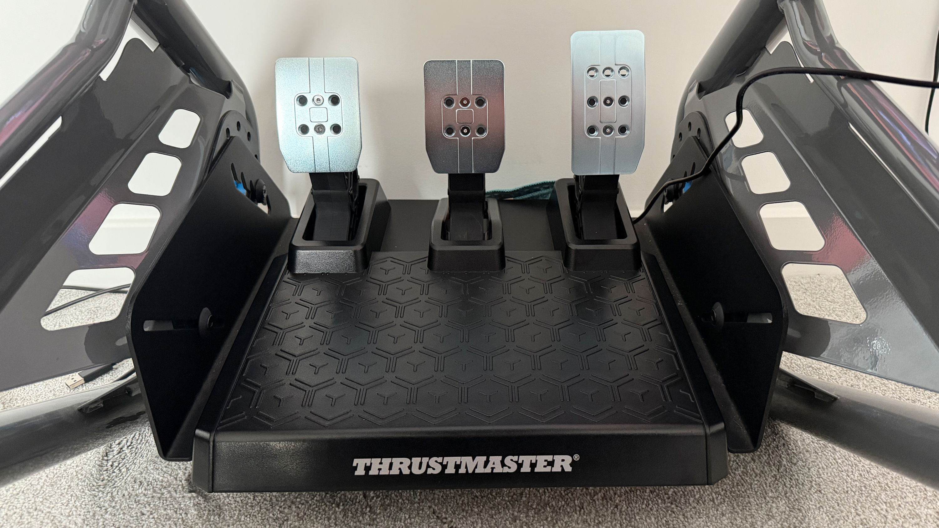 The three pedals of the Thrustmaster T248R