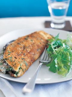Rocket, mushroom and blue cheese omelette - recipes - Marie Claire