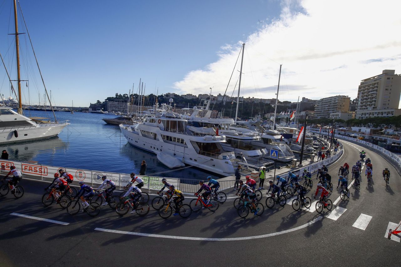 The pro riders take a corner during the BEKING Monaco criterium