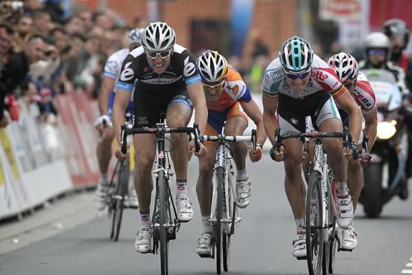Sep Vanmarcke (Team Garmin - Cervelo) and Jurgen Roelandts (Team Omega Pharma - Lotto - Canyon) head to the finish