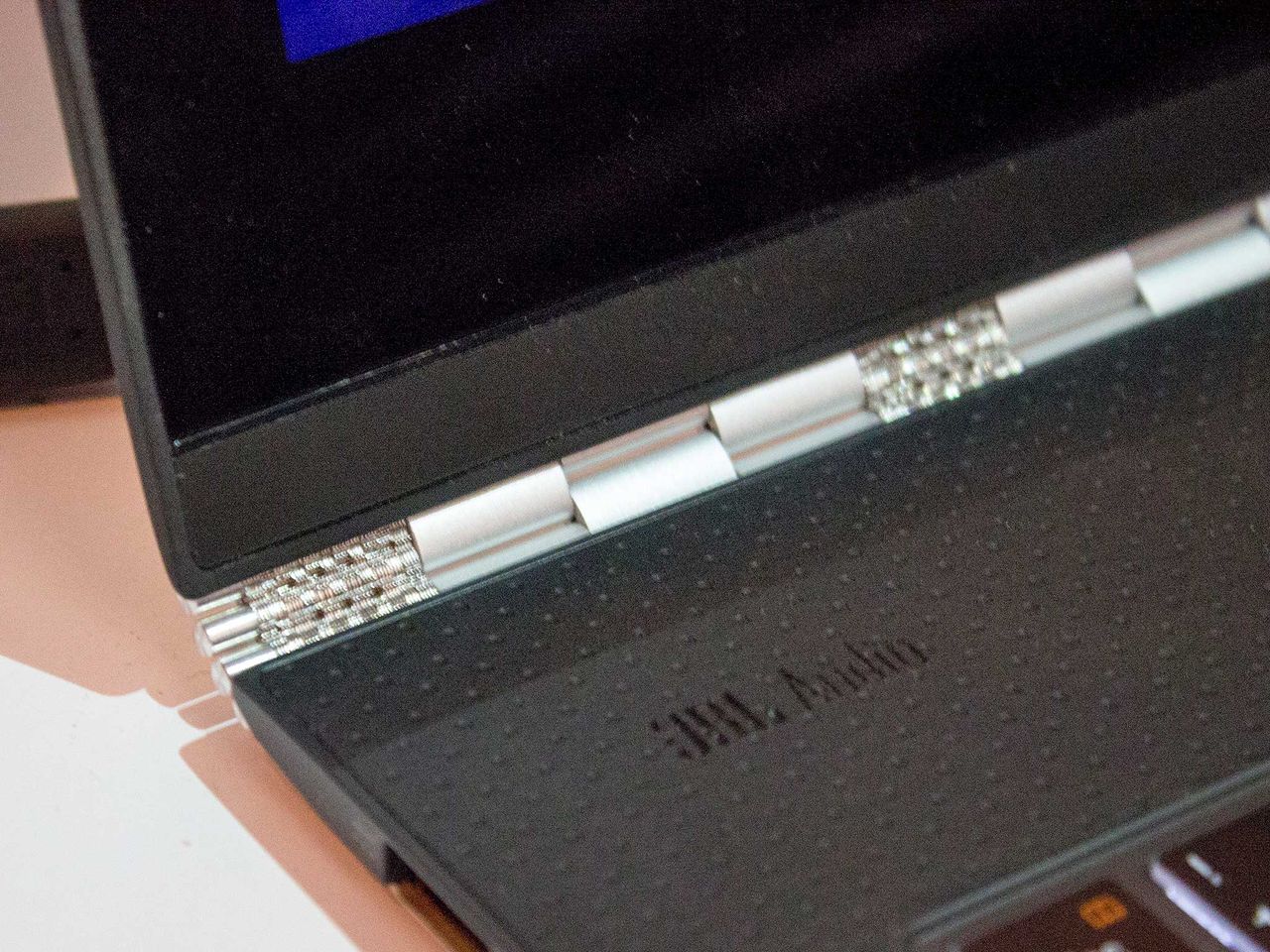 Lenovo Yoga Pro 3 hinge