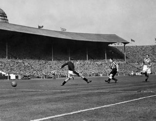 Jackie Milburn scores for Newcastle United against Blackpool in the 1951 FA Cup final.