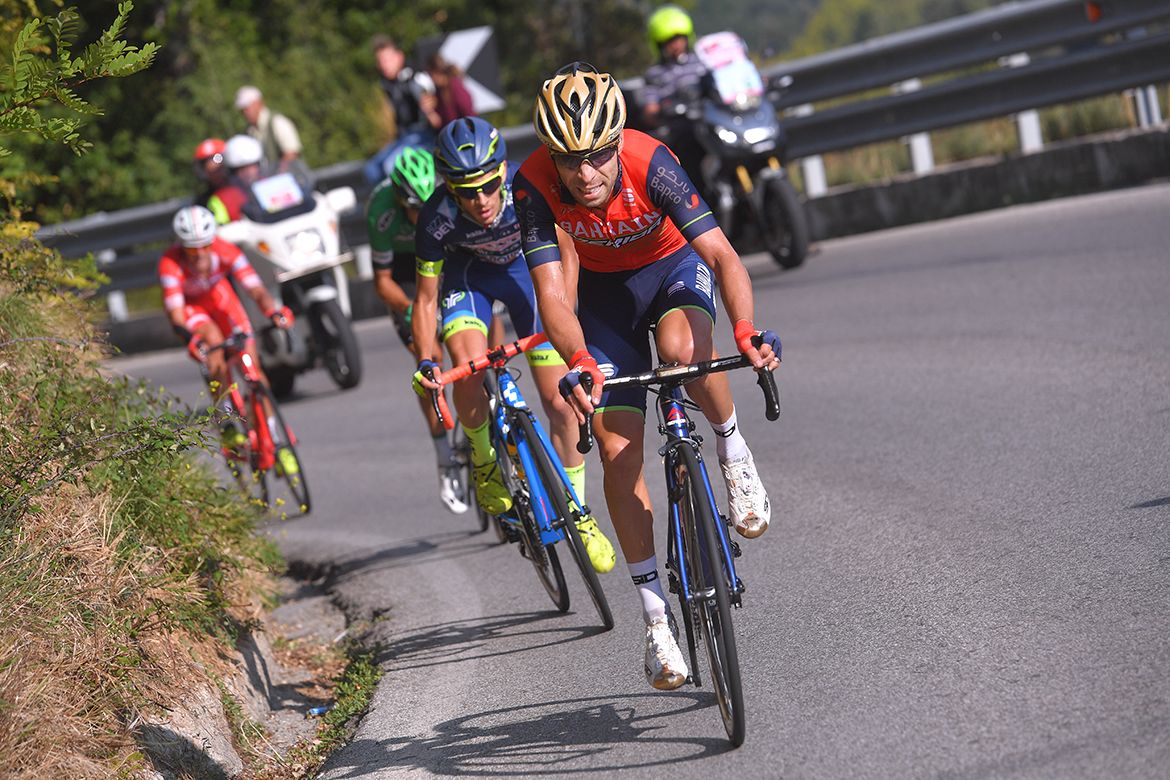 Giovanni Visconti puts in an acceleration