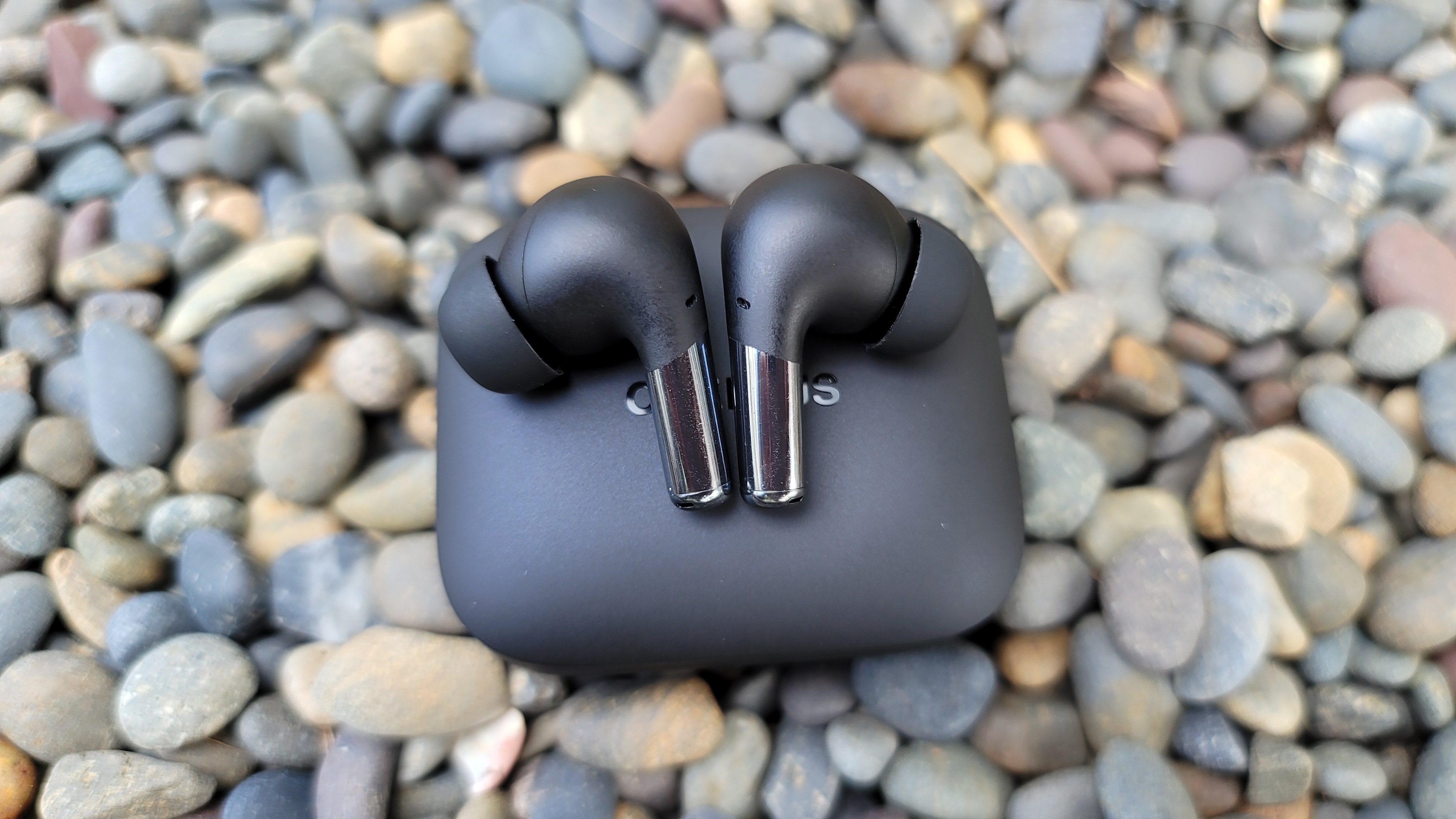 Oneplus buds pro vs pro 2. ONEPLUS Buds Pro чёрный. ONEPLUS Buds Pro Global, Matte Black. ONEPLUS Buds Pro чехол серебряный.