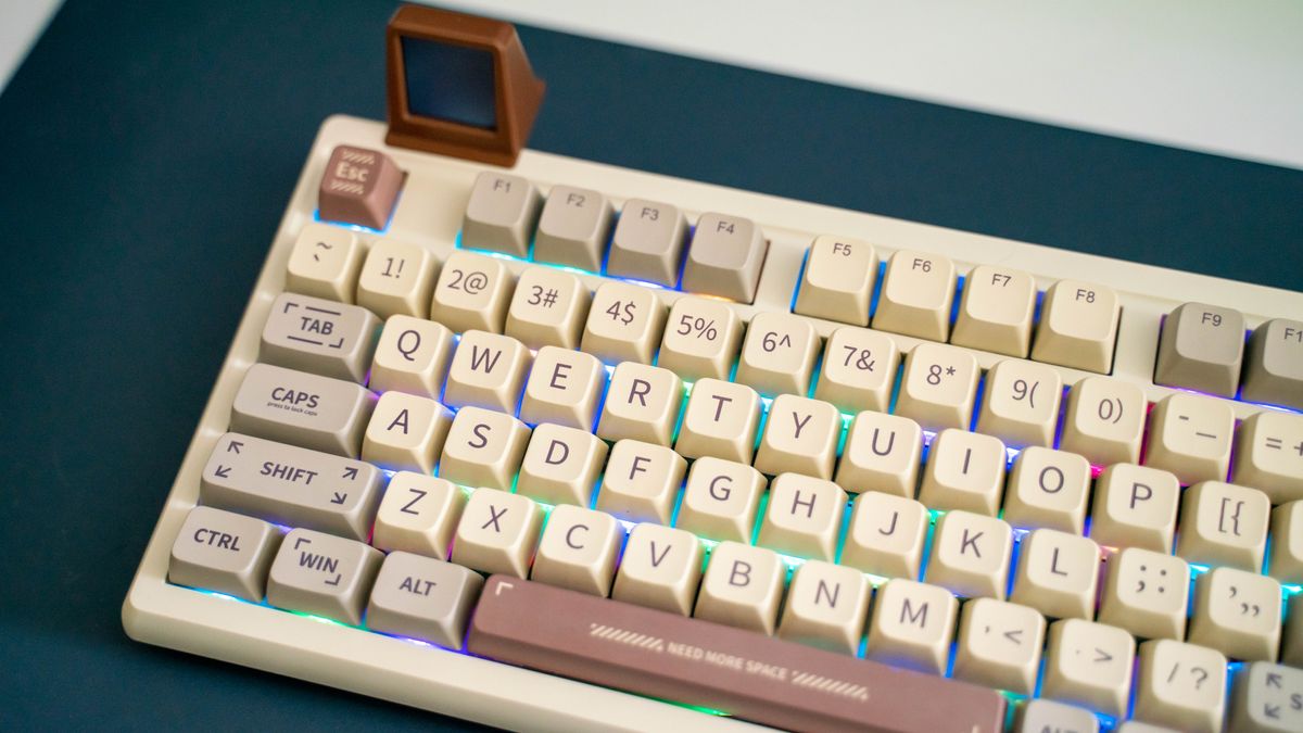 Epomaker RT100 on a desk pad