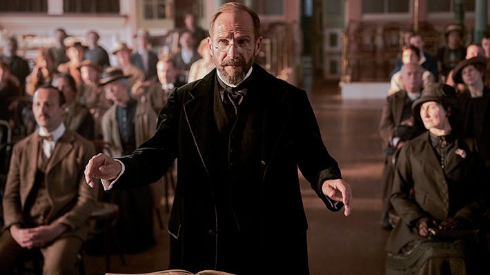 Ralph Fiennes in "The Choral" (2025).