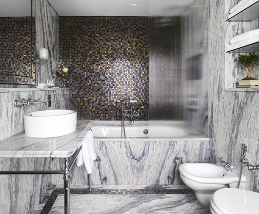 Bathroom suite of hotel room