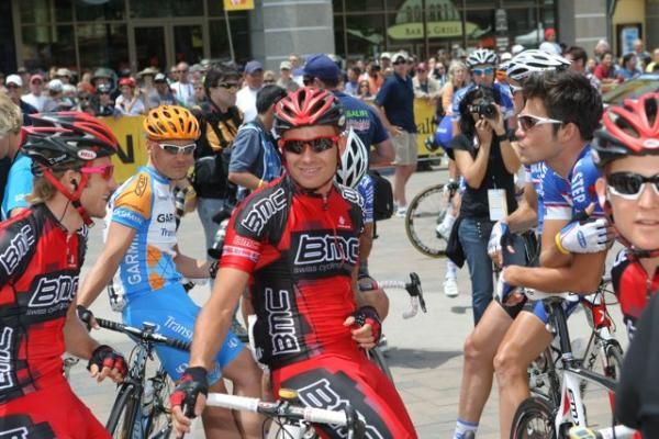 The peloton awaits the start