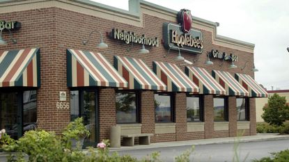 Applebee's restaurant street view