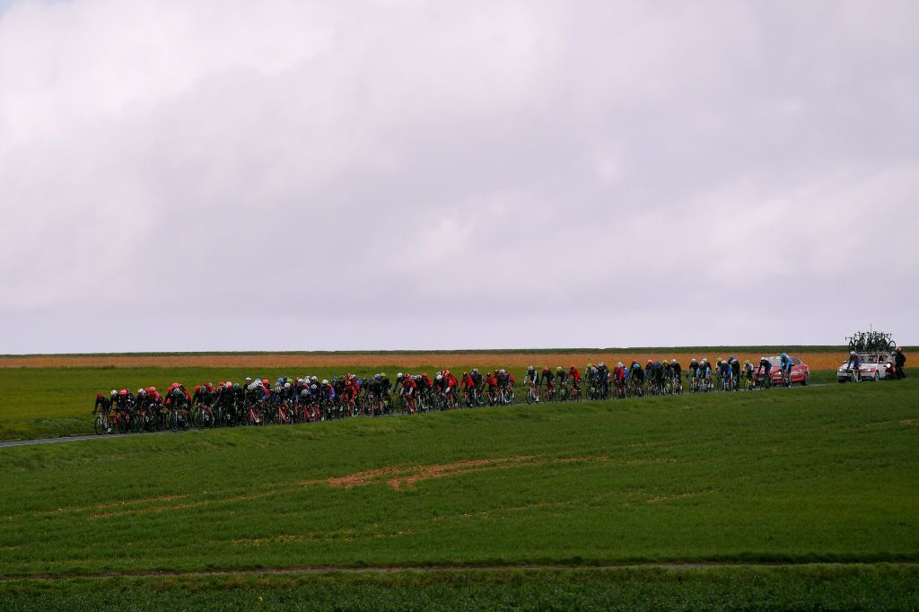 The peloton on stage 2 of Paris-Nice.