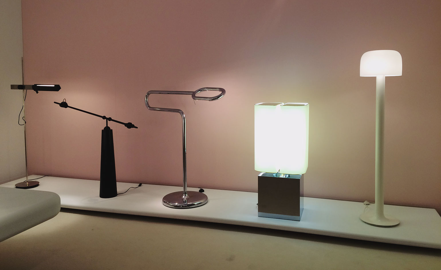 The sensual lighting pieces by Verre Lumiere