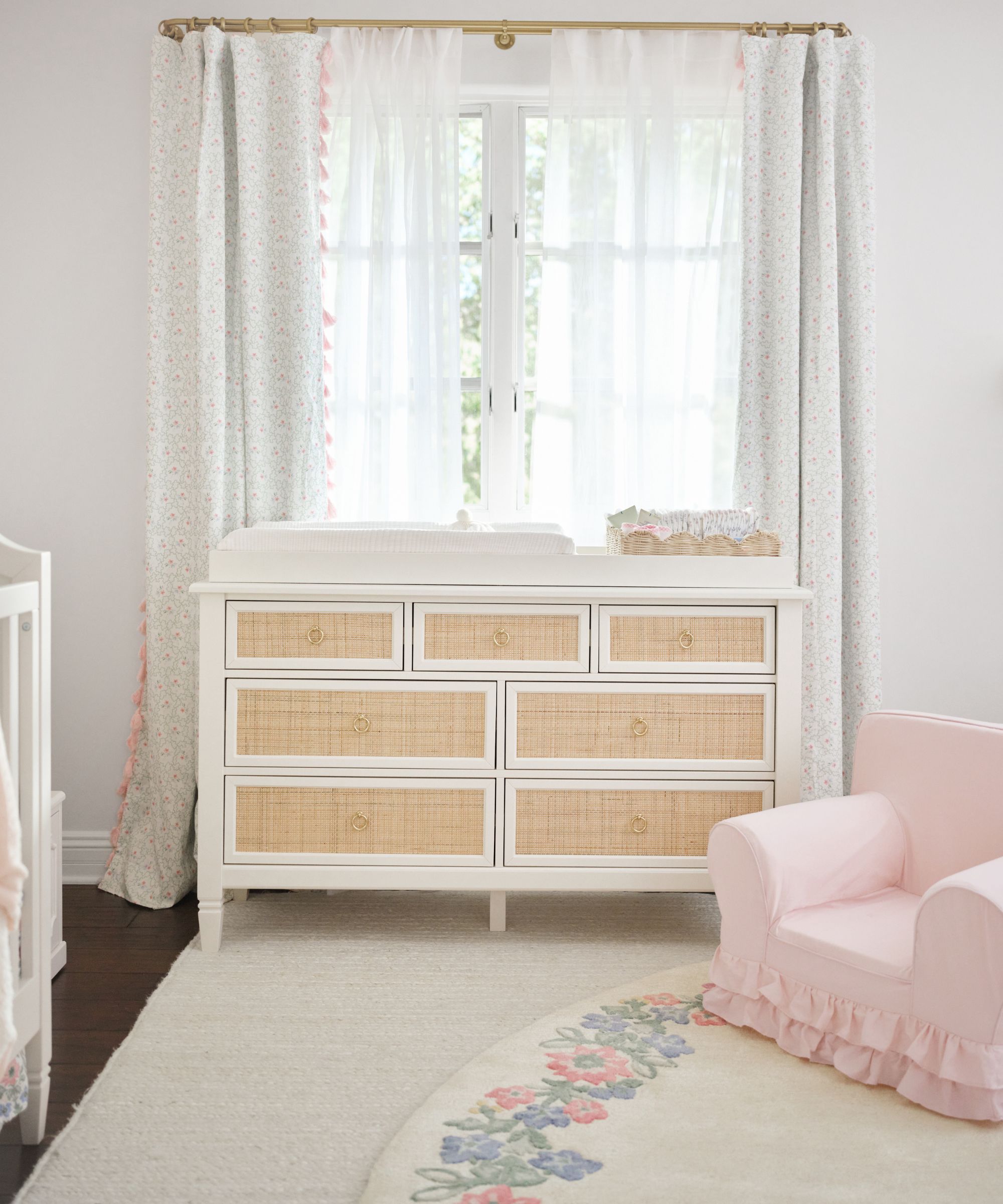 pottery barn pics of taylor and tay lautner's nursery