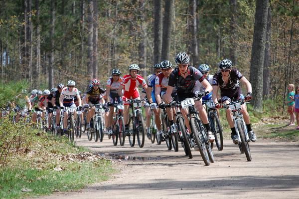 Mike Anderson (Trek 29er Crew) leads out the BelGioioso Elite men's field of 57 Pro and Cat 1 racers.