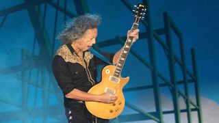 Kirk Hammett plays the legendary "Greeny" Les Paul