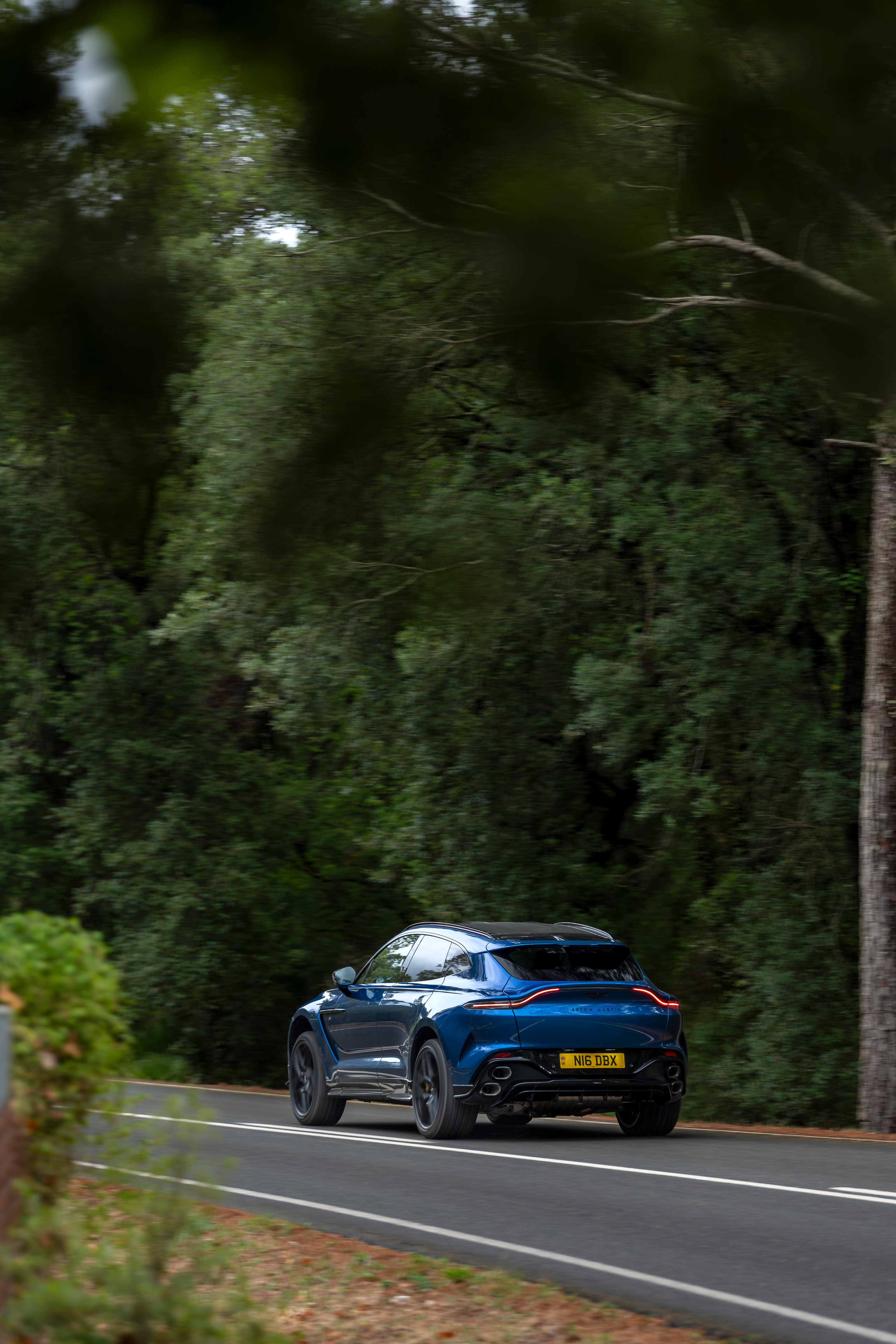 Aston Martin DBX S