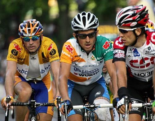 Three favourites - Menchov, Heras and Sastre - mark each other all the way to the line.