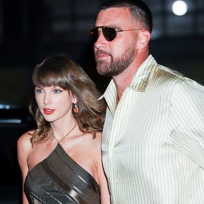 Taylor Swift's take on the stripe trend featured a date night-worthy fall color combination 