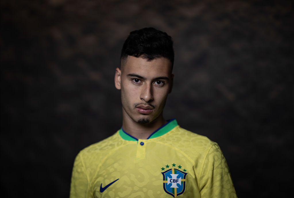 Gabriel Martinelli do Brasil posa durante a sessão oficial de retratos para a Copa do Mundo da FIFA Qatar 2022 em 20 de novembro de 2022 em Doha, Qatar.