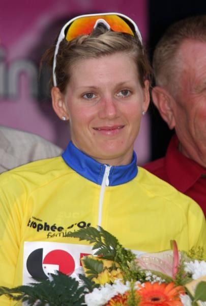 Emma Johansson receiving the yellow jersey.