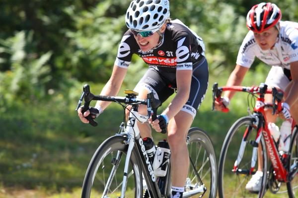 Patricia Schwager (Cervelo Test Team) chases Loes Gunnewijk.