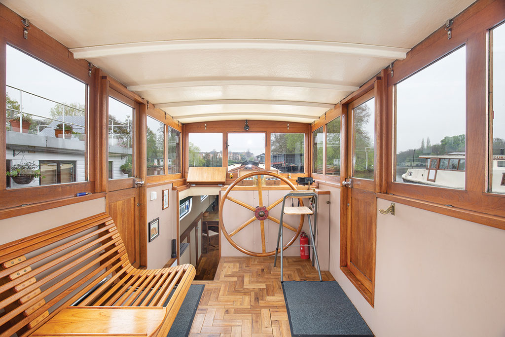 House for sale for around &pound;500,000: Eendracht, Thistleworth Marine, Isleworth, London TW7.