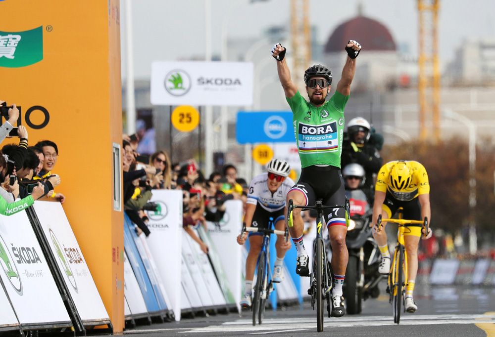 Peter Sagan (Bora-Hansgrohe) raises his arms in celebration at the Shanghai Criterium