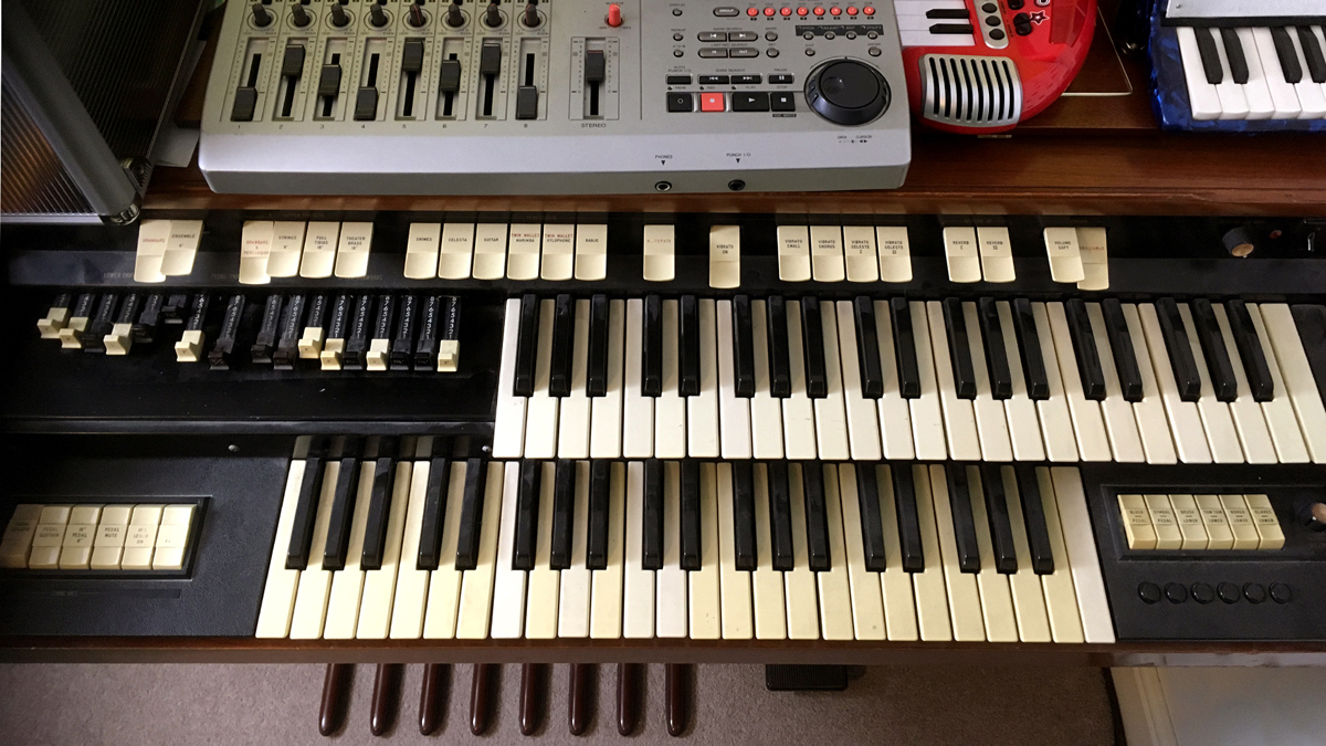 Hammond T-202 Organ