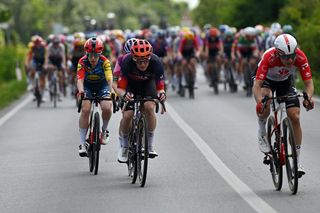 Giro d'Italia Women stage 9 LIVE: No breakaway able to form in a furiously fast opening as the day's main climb looms