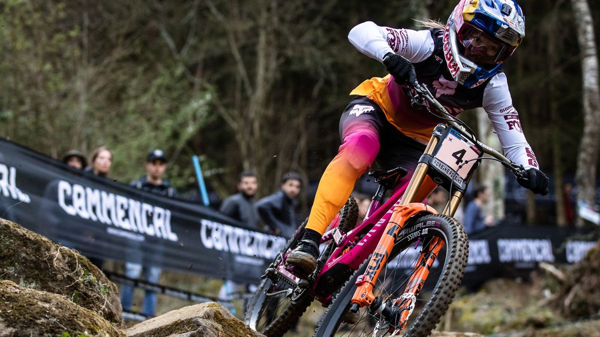 Vali Höll racing downhill with the new Ergon SM Downhill saddle