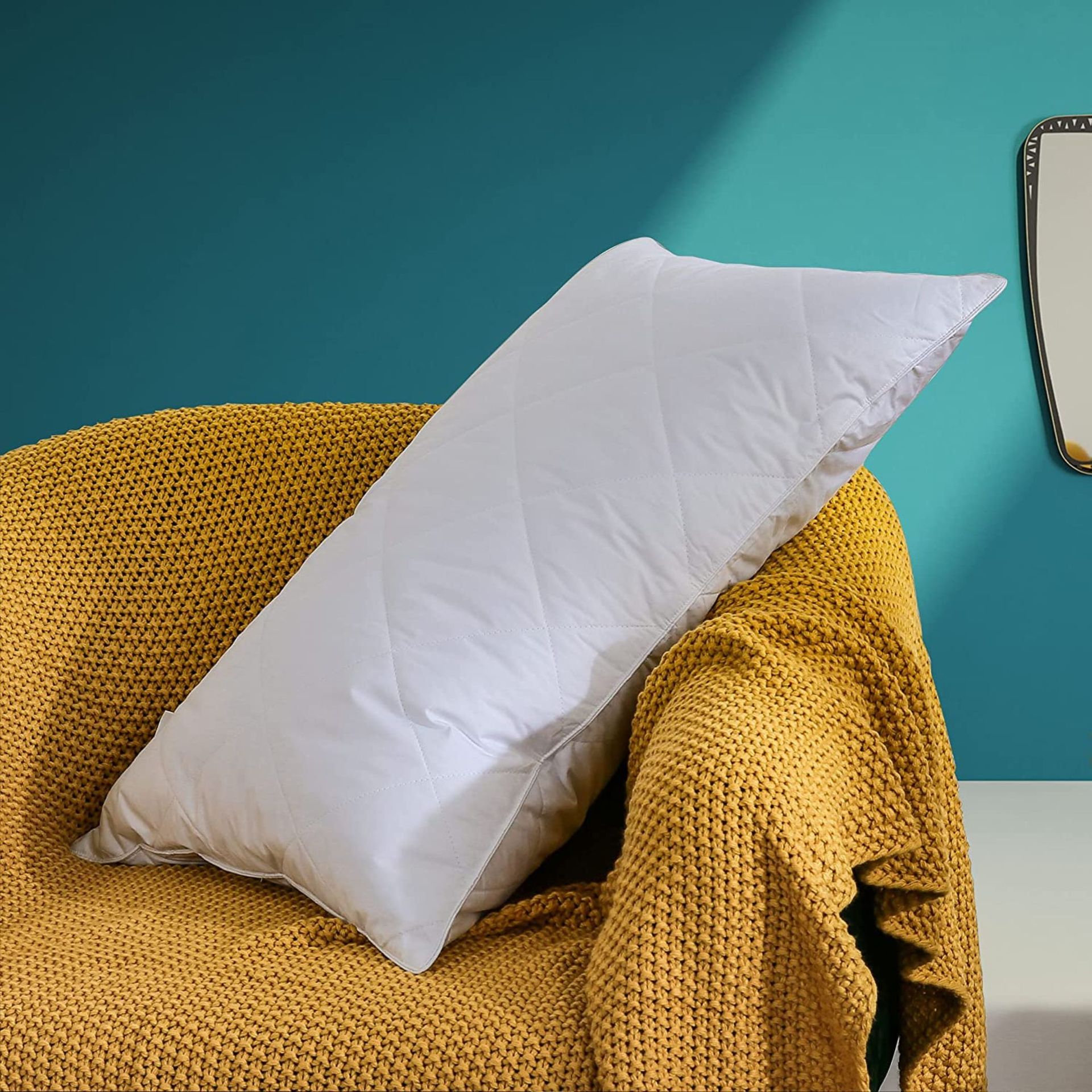 Bantal terbaik di kursi dengan lemparan mustar