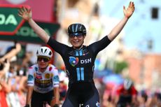 Charlotte Kool wins at the Vuelta Femenina 2023