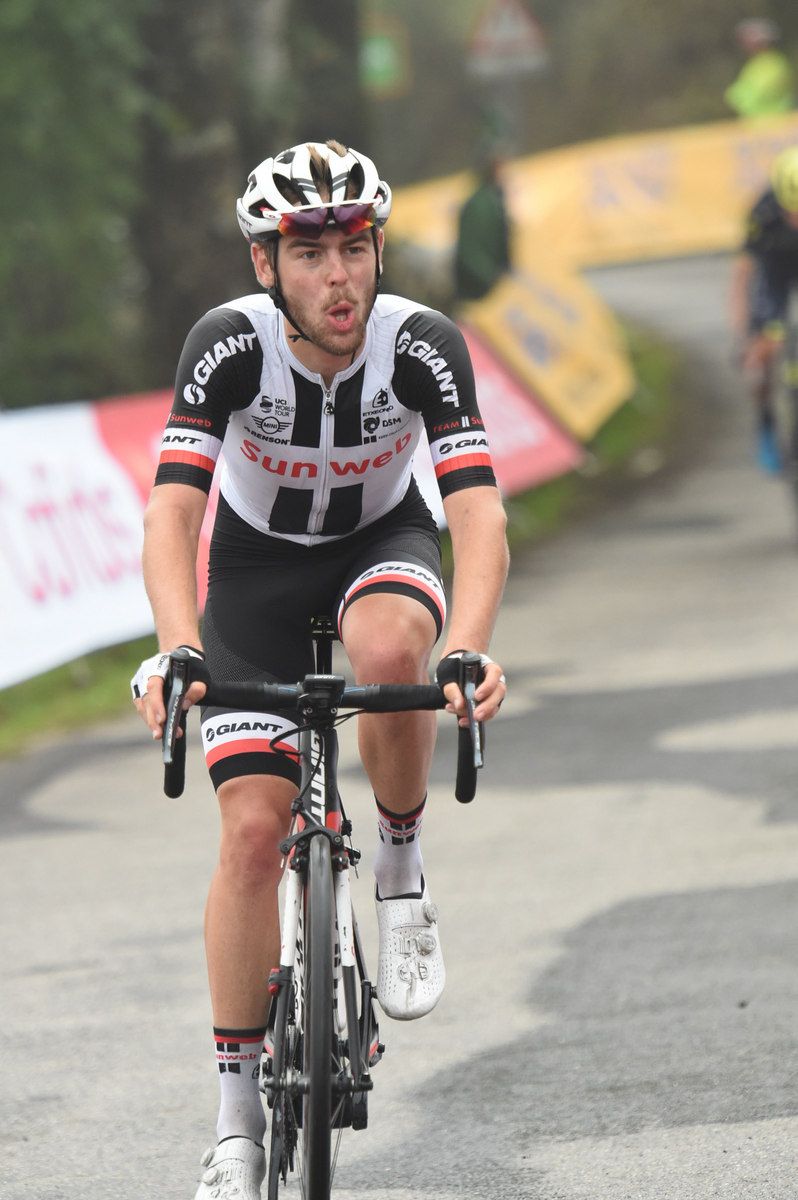 Chris Hamilton (Team Sunweb) climbing