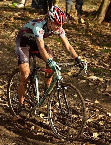 Gina Hall on her way to a silver medal at the 2004 US Cyclocross Nationals in Portland, Oregon.