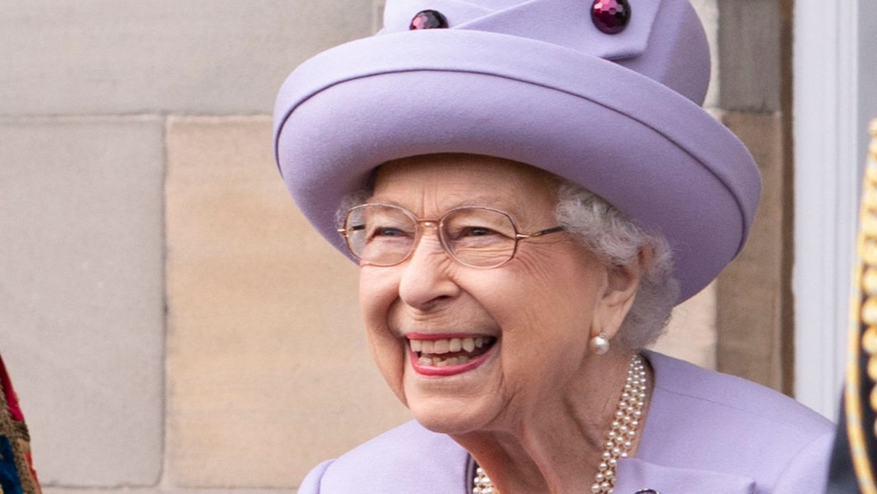 EDINBURGH, SCOTLAND - JUNE 28: Queen Elizabeth II attends an Armed Forces Act of Loyalty Parade at the Palace of Holyroodhouse on June 28, 2022 in Edinburgh, United Kingdom. Members of the Royal Family are spending a Royal Week in Scotland, carrying out a number of engagements between Monday June 27 and Friday July 01, 2022. 