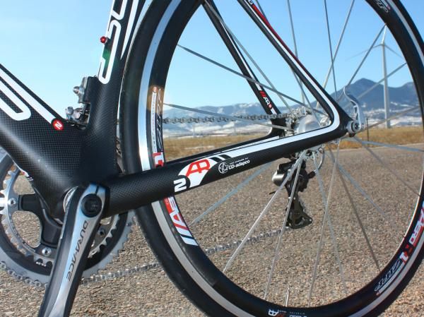 The broad and tall chain stays look small only in comparison to the huge main tubes - compare them to the crankarms for a better idea as to their real size