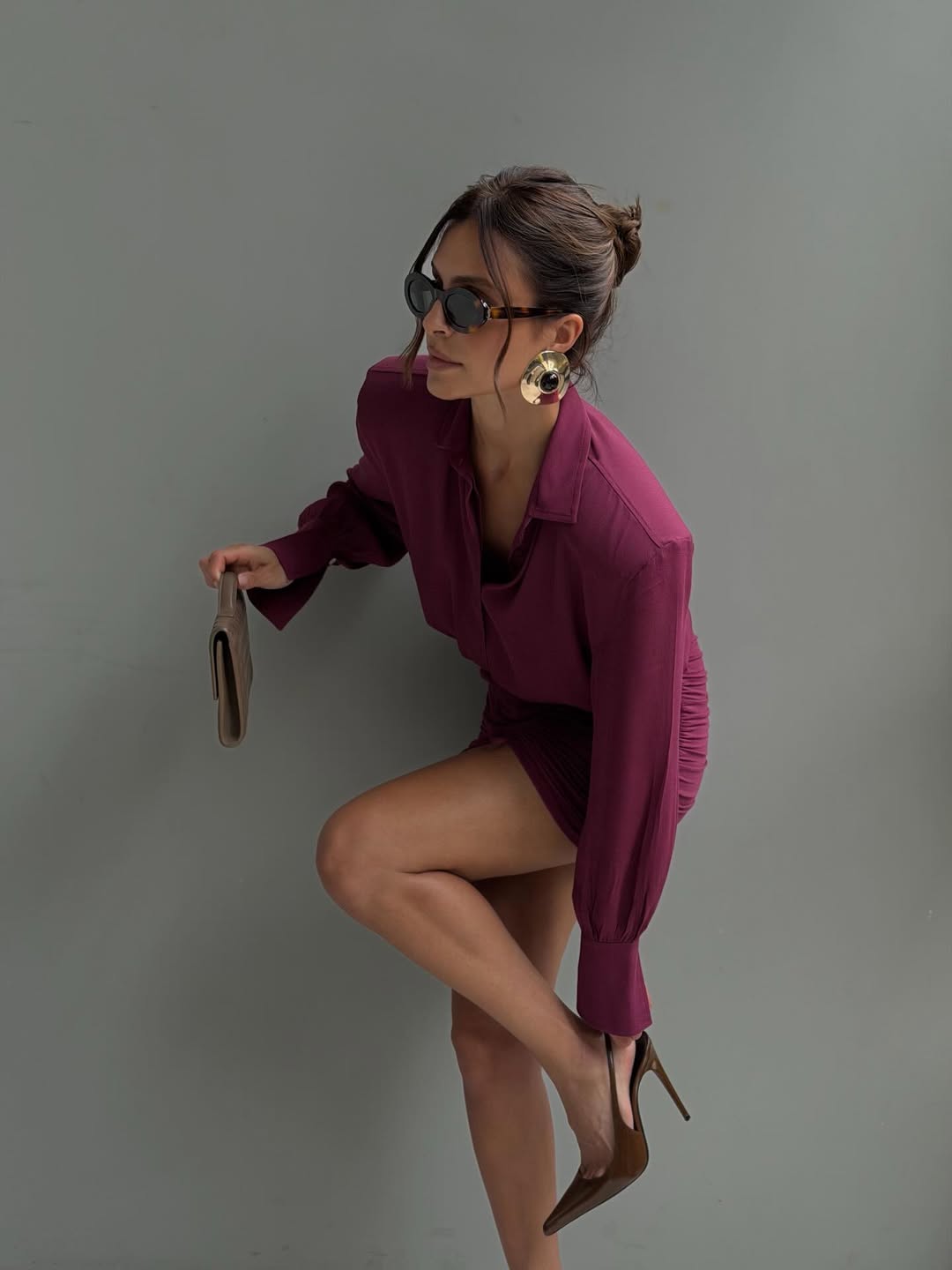 @carolribeiro______ wears purple mini dress