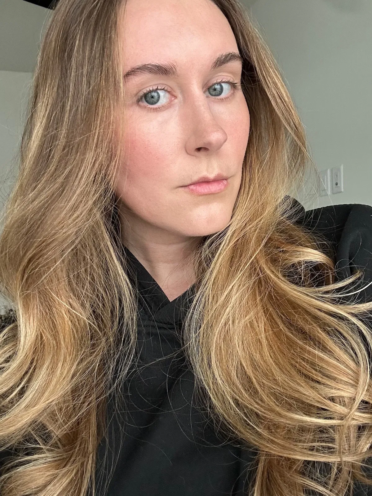 An image of WWW beauty editor Kaitlyn McLintock wearing the Hermès Plein Air Luminous Matte Skincare Foundation.