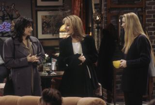 Leila Kenzle, Helen Hunt, Lisa Kudrow on 'Friends'