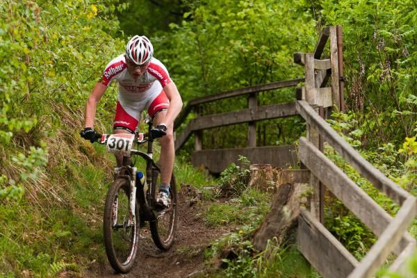 Christian Pf&auml;ffle (Rothaus Poison-Bikes) passes some wooden fences