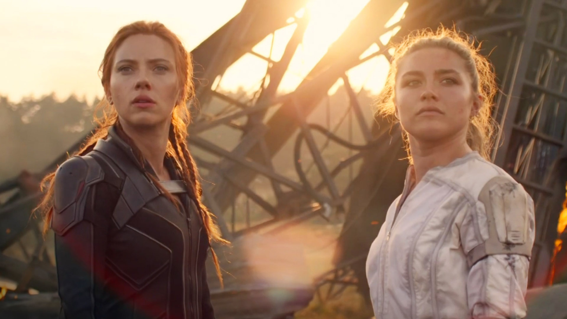  Scarlett Johansson and Florence Pugh in Black Widow.