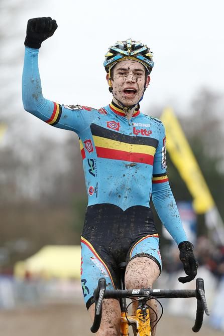 Wout Van Aert wins the World Cup in Nommay