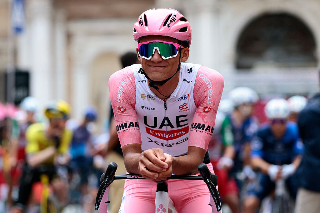 Pink Jersey UAE Team Emirates XRG's Mexican rider Isaac Del Toro waits before the 12th stage of the 108th Giro d'Italia cycling race of 172kms from Modena to Viadana on May 22, 2025. (Photo by Luca Bettini / AFP)
