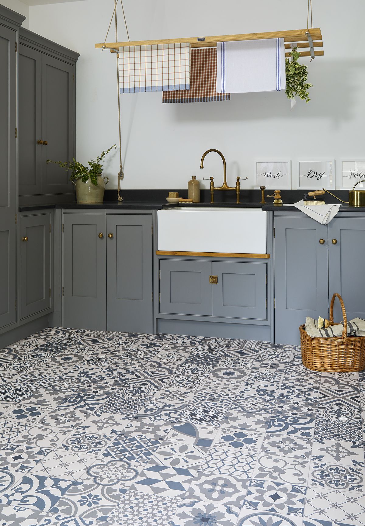 Utility Room Flooring Ideas: Top Choices for Laundry Rooms | Homebuilding