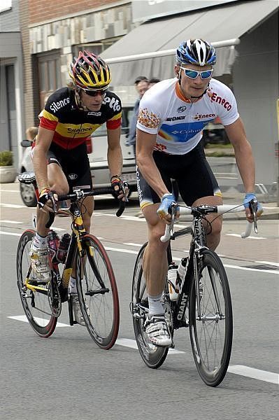Andre Greipel (Columbia) leads Jurgen Roelandts (Silence Lotto)