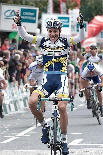 Wesley Kreder (Vacansoleil-Dcm Pro Cycling Team) wins the race and secures a pro contract in the process