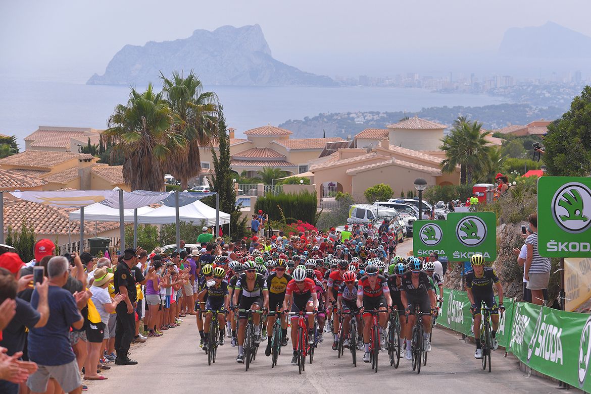 The Vuelta a Espa&ntilde;a peloton on stage 9