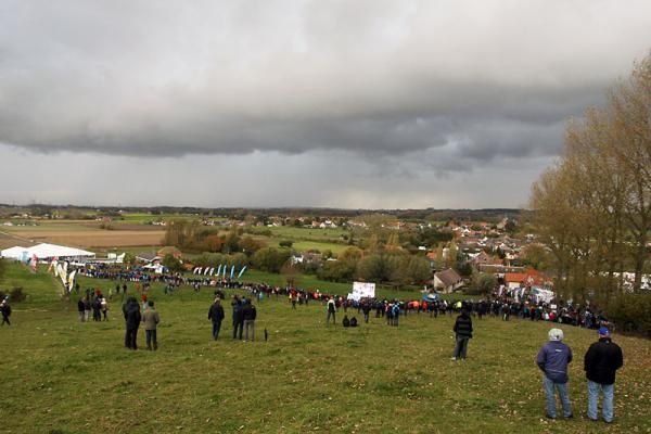 Some nasty weather rolled in to Oudenaarde, adding rain and wind to the mix in the Elite men's race finale.